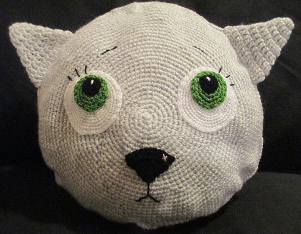 coussin chat gris crochet